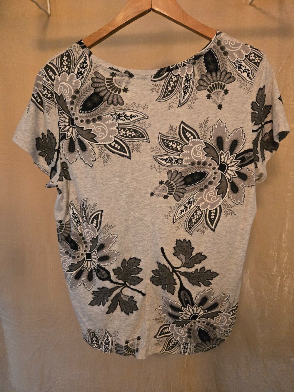 LOFT Vintage Soft 100% Cotton Tee Large Black Gray Floral Paisley Scoop Neck - Picture 2 of 10